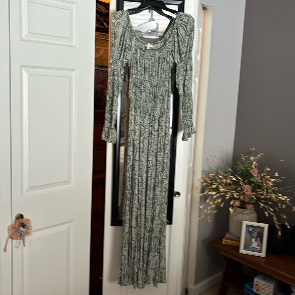 Promesa maxi dress. Green and cream color  size Small